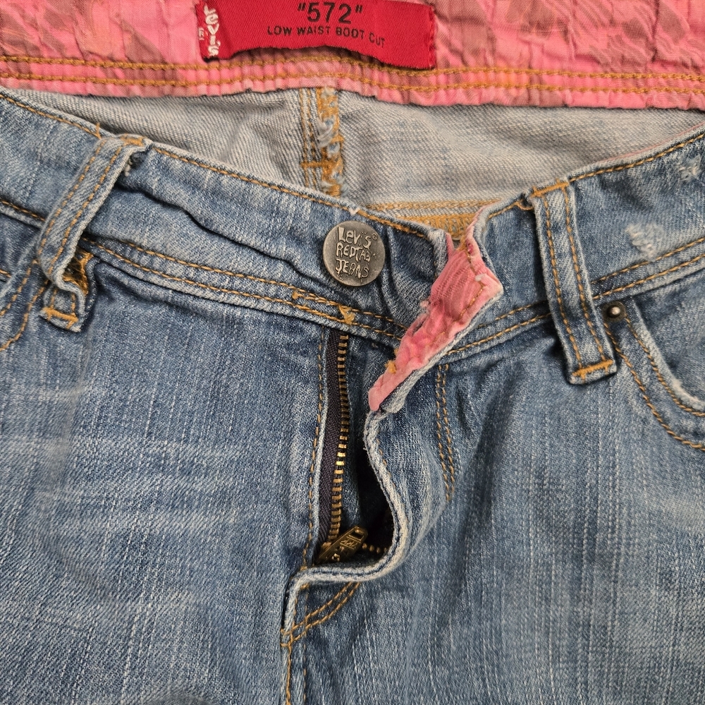 Women's Levis "572" Low Waist Boot Cut Jeans - Picture 3 of 6